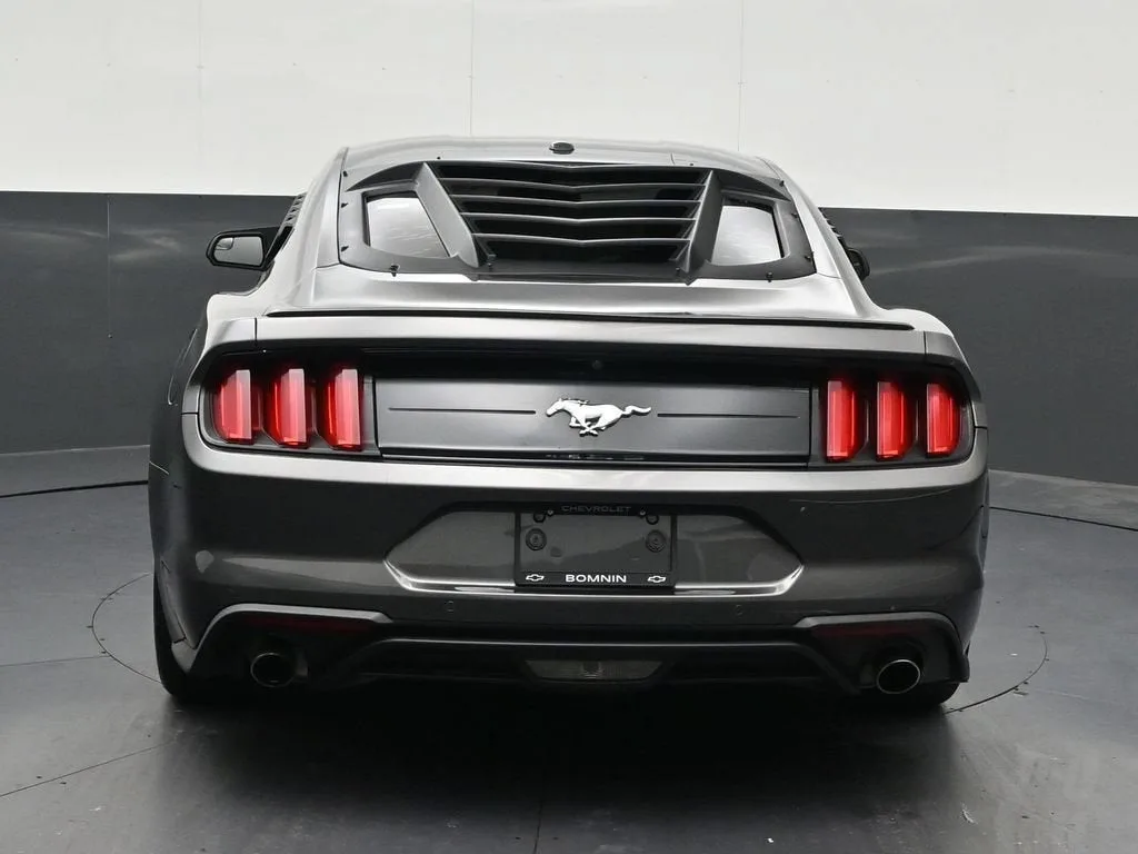 2020 Ford Mustang EcoBoost photo 4