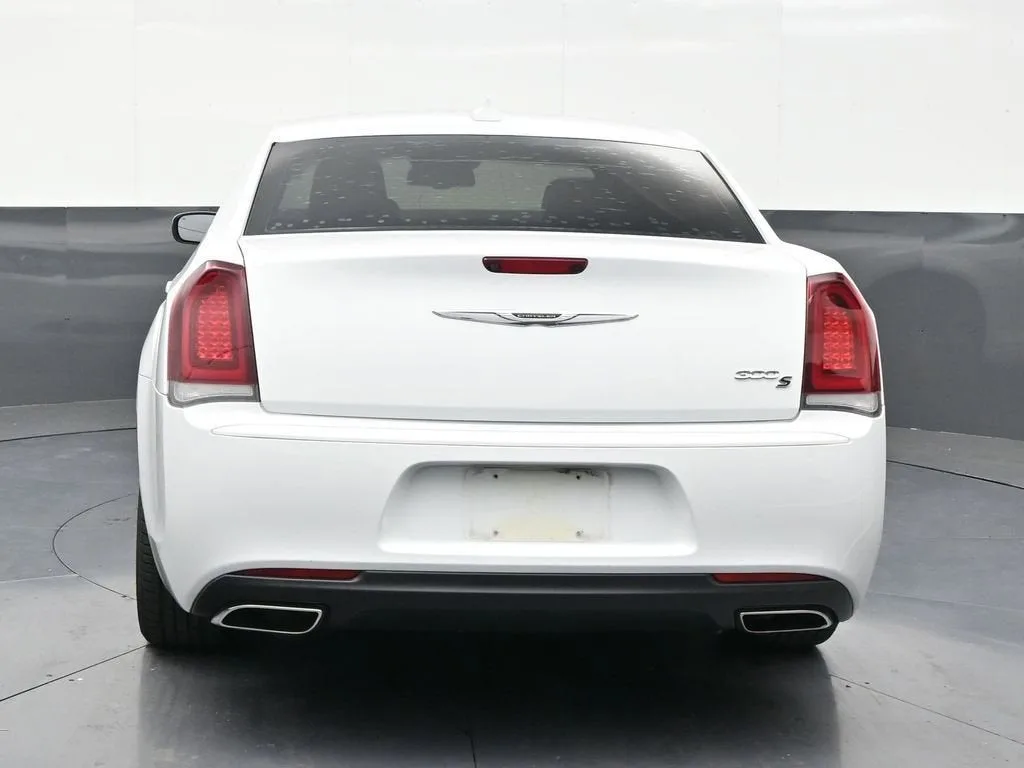 2020 Chrysler 300 300S photo 4