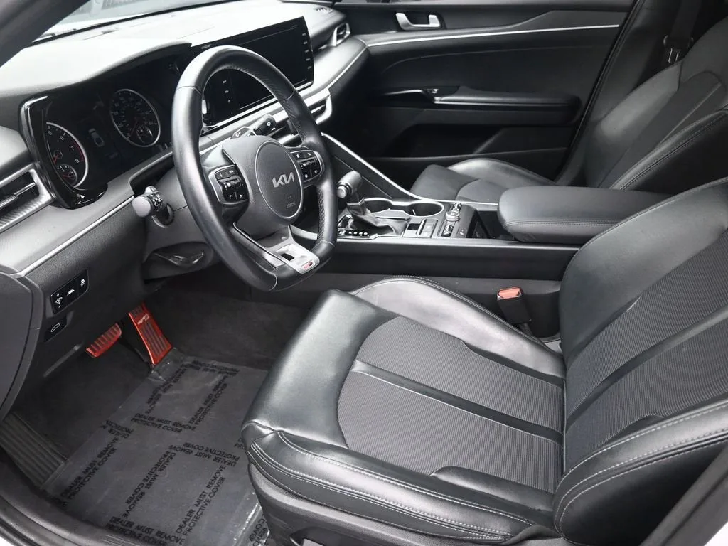 2022 Kia K5 GT-Line photo 11