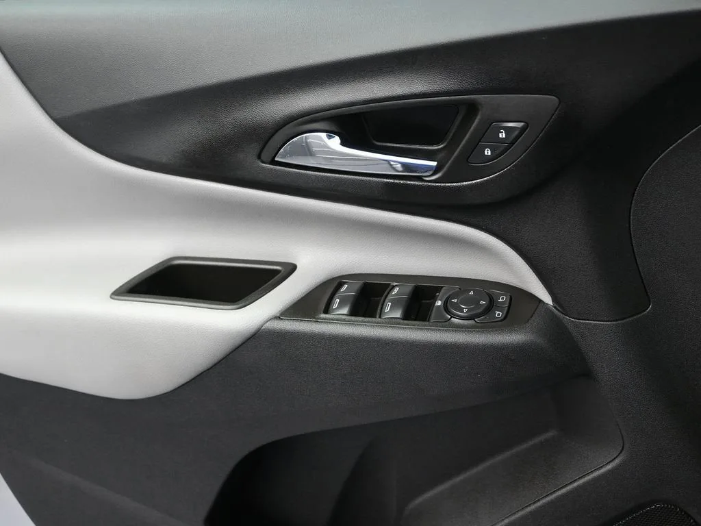2024 Chevrolet Equinox LS photo 11