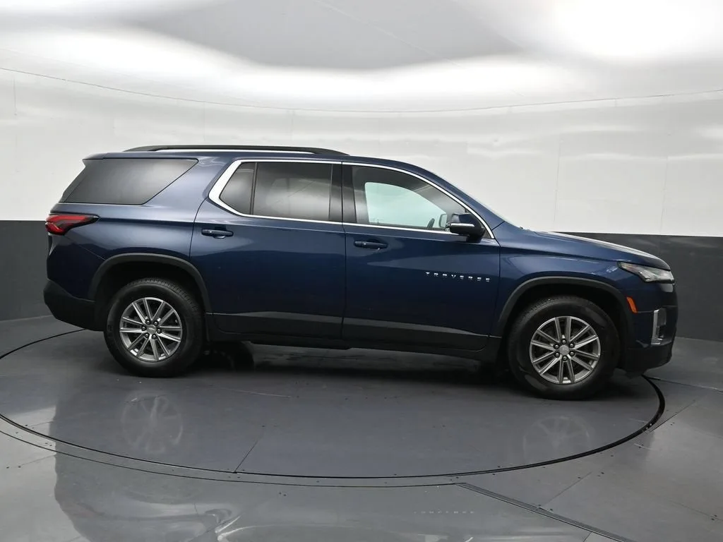 2023 Chevrolet Traverse LT Cloth photo 7