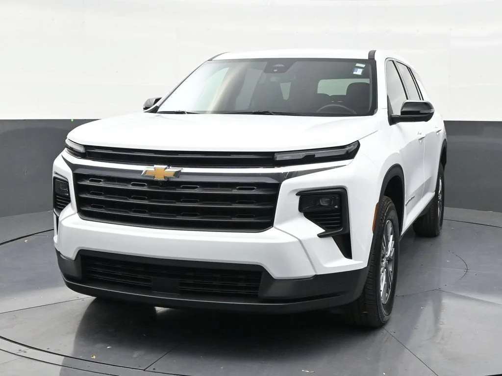 2025 Chevrolet Traverse LT photo 8