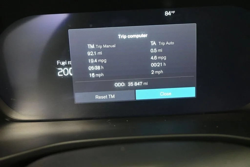 2023 Volvo XC40 B4 Core photo 10