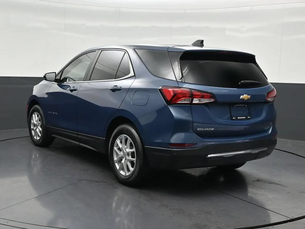 2024 Chevrolet Equinox LT photo 3