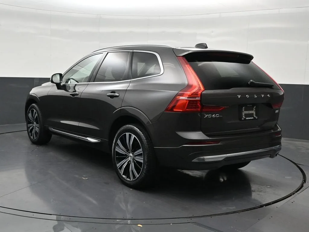 2023 Volvo XC60 B5 Plus Bright Theme photo 3
