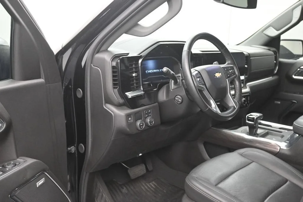 2024 Chevrolet Silverado 1500 LTZ photo 10