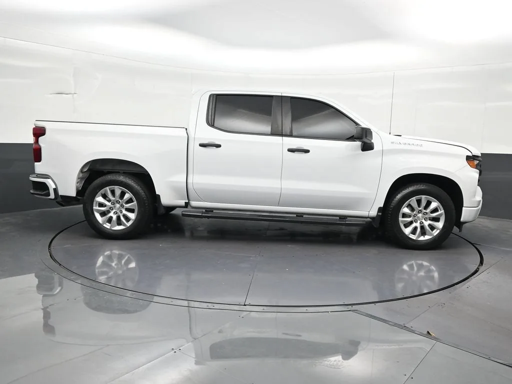 2024 Chevrolet Silverado 1500 Custom photo 7