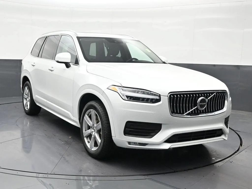 2022 Volvo XC90 Momentum photo 7