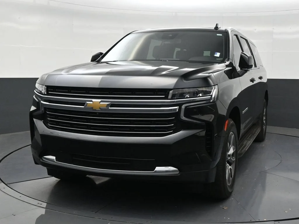 2024 Chevrolet Suburban LT photo 8