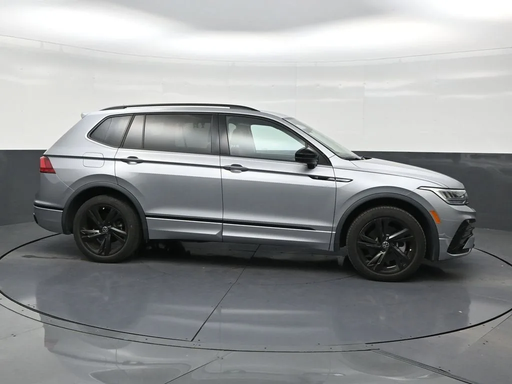 2023 Volkswagen Tiguan 2.0T SE R-Line Black photo 6