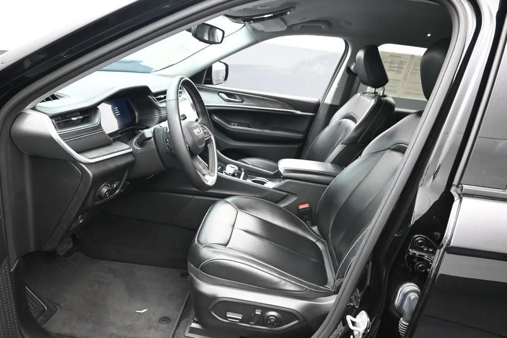 2024 Jeep Grand Cherokee L Limited photo 11