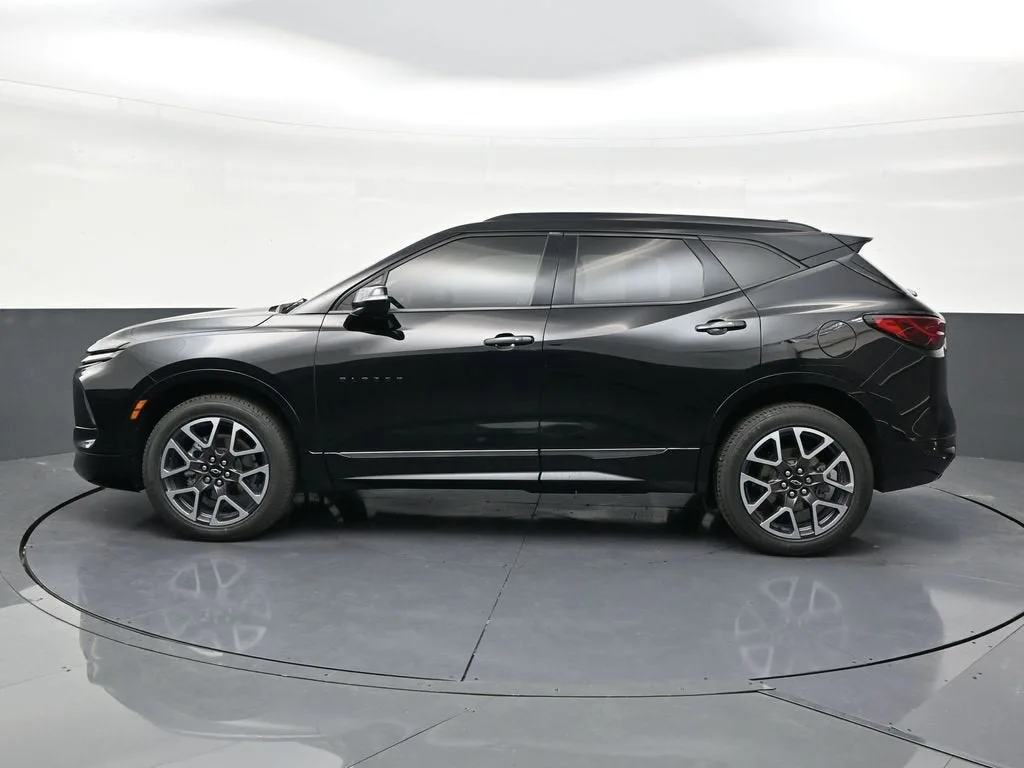 2023 Chevrolet Blazer RS photo 2