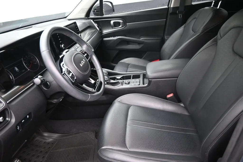 2023 Kia Sorento S photo 12