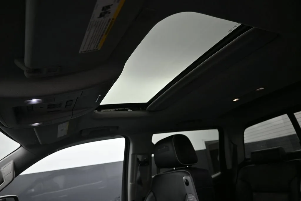2018 Chevrolet Silverado 1500 High Country photo 12