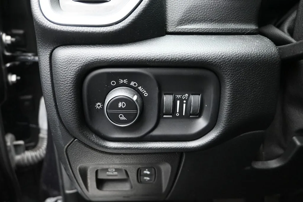 2021 RAM 1500 Laramie photo 12