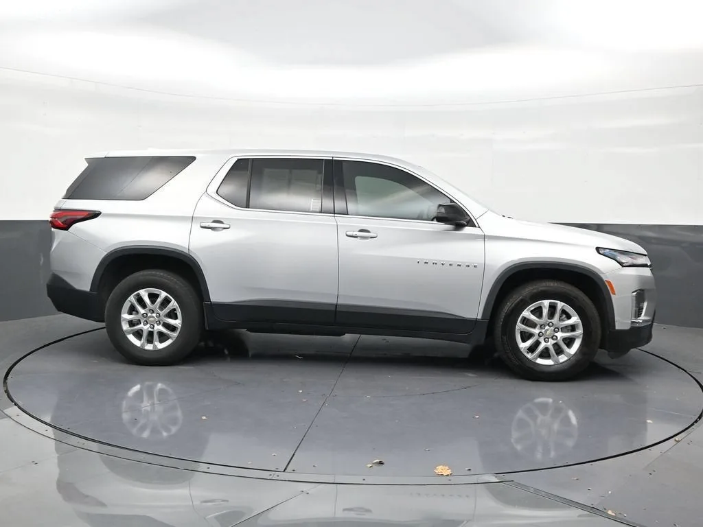 2022 Chevrolet Traverse LS photo 6