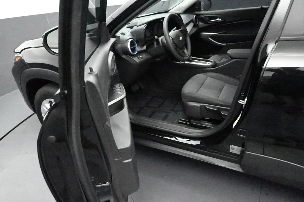2024 Chevrolet Trax LS photo 11
