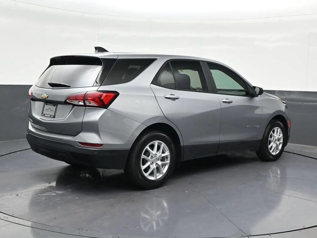 2024 Chevrolet Equinox LS photo 5