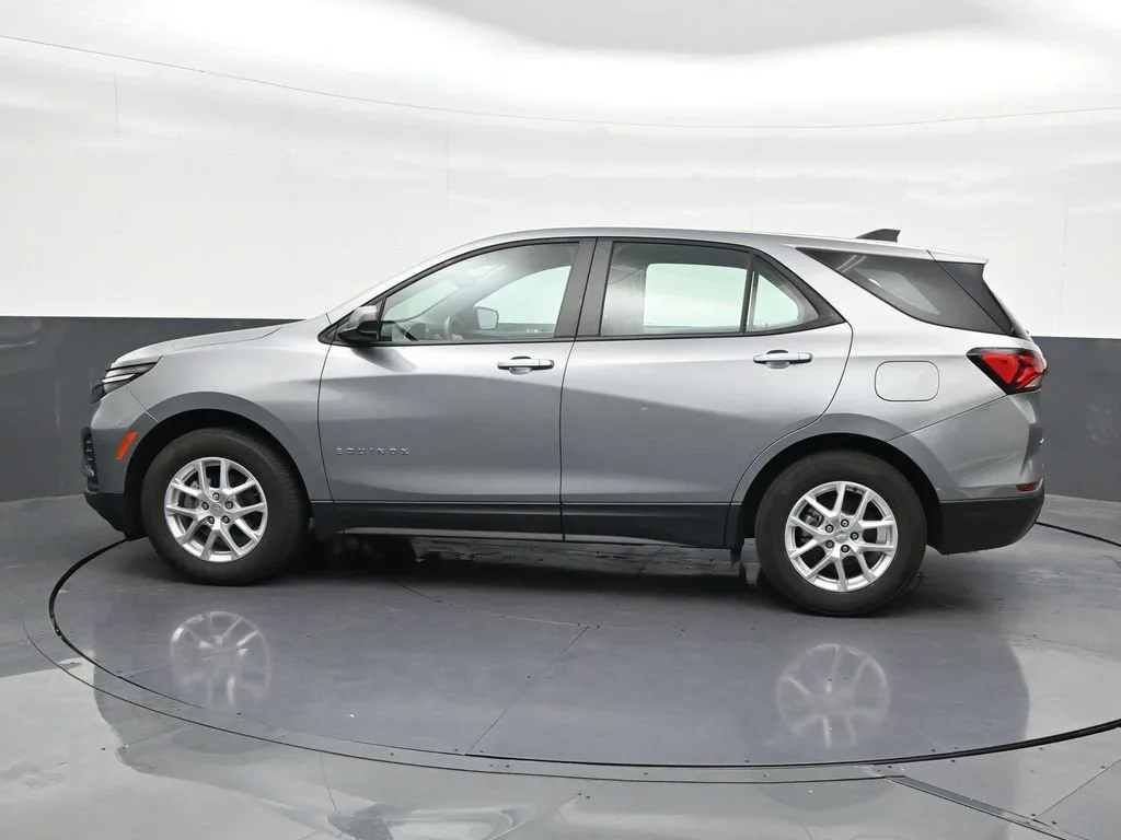 2024 Chevrolet Equinox LS photo 2