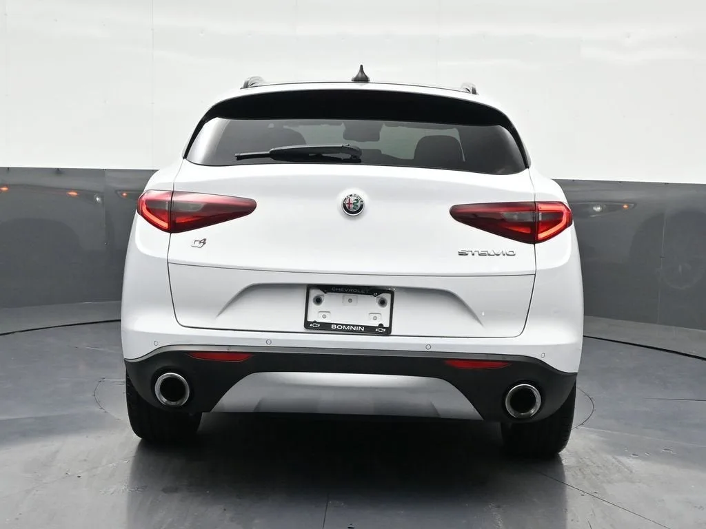 2019 Alfa Romeo Stelvio Ti Sport AWD photo 4