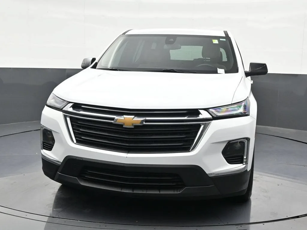 2023 Chevrolet Traverse LS photo 9