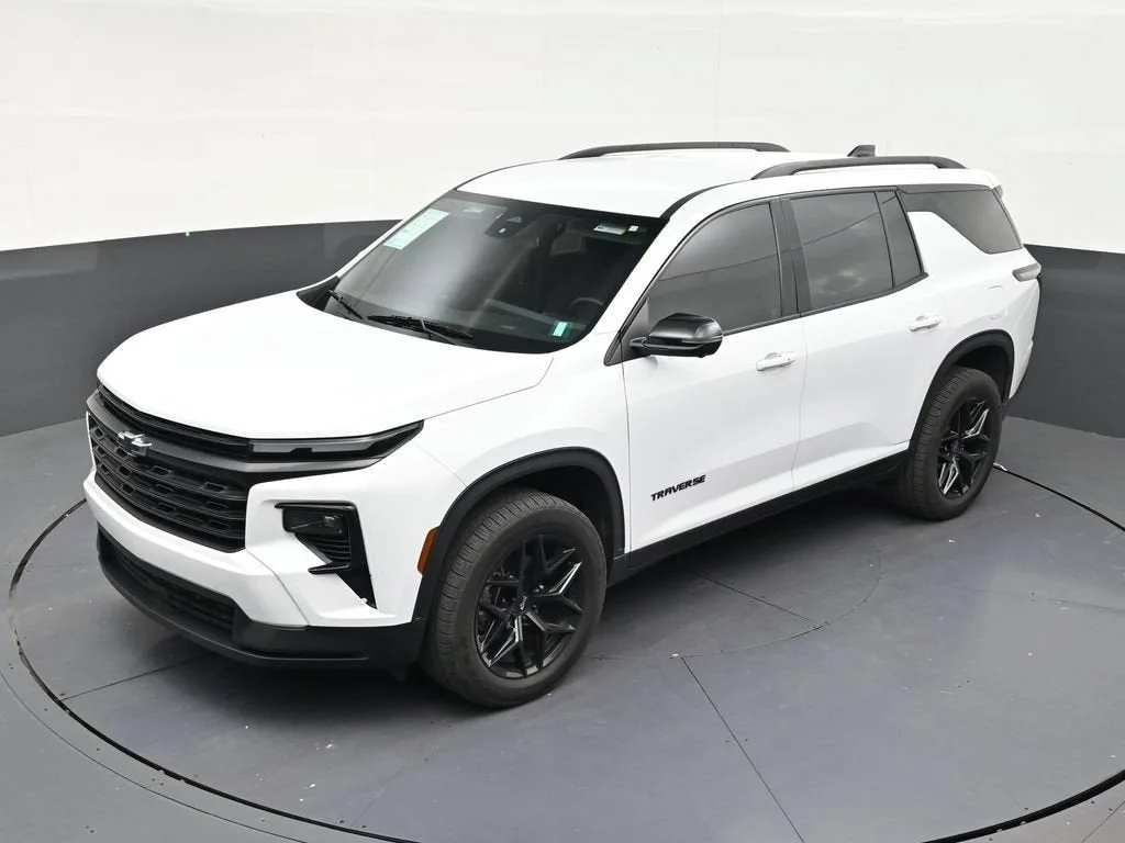 2024 Chevrolet Traverse LT photo 12
