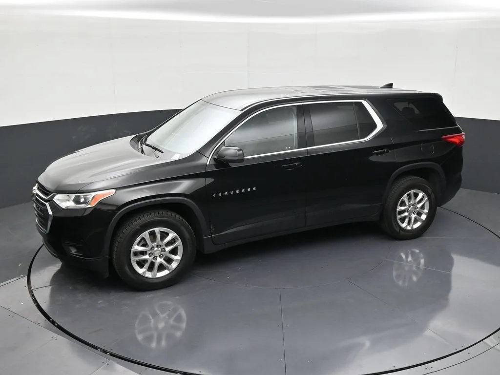 2021 Chevrolet Traverse LS photo 12