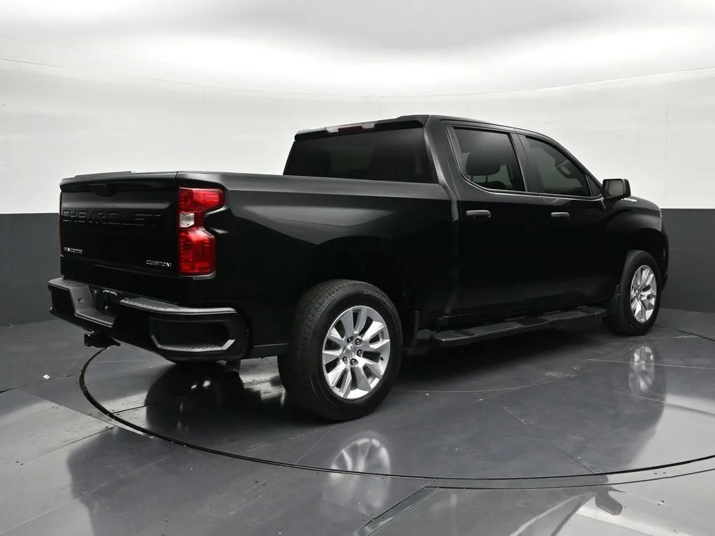 2023 Chevrolet Silverado 1500 Custom photo 5