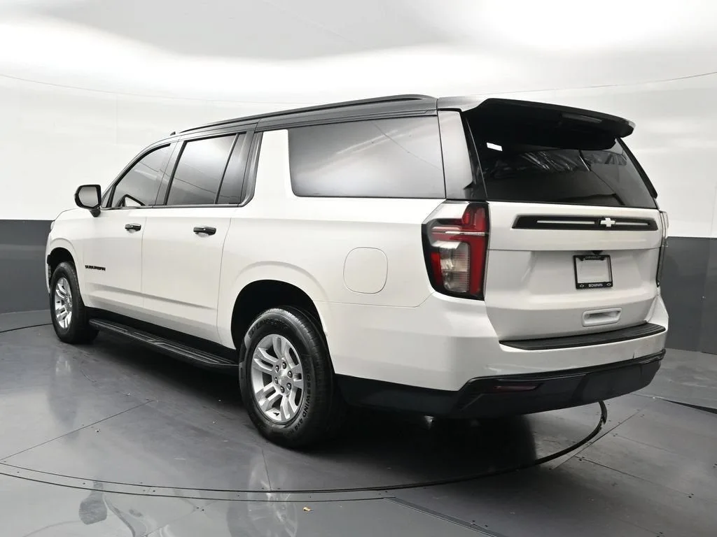 2021 Chevrolet Suburban LS photo 3
