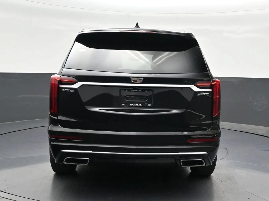 2025 Cadillac XT6 Luxury photo 4