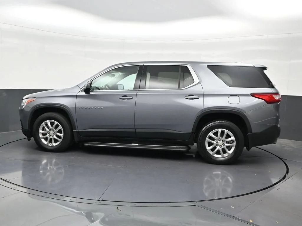 2020 Chevrolet Traverse LS photo 2