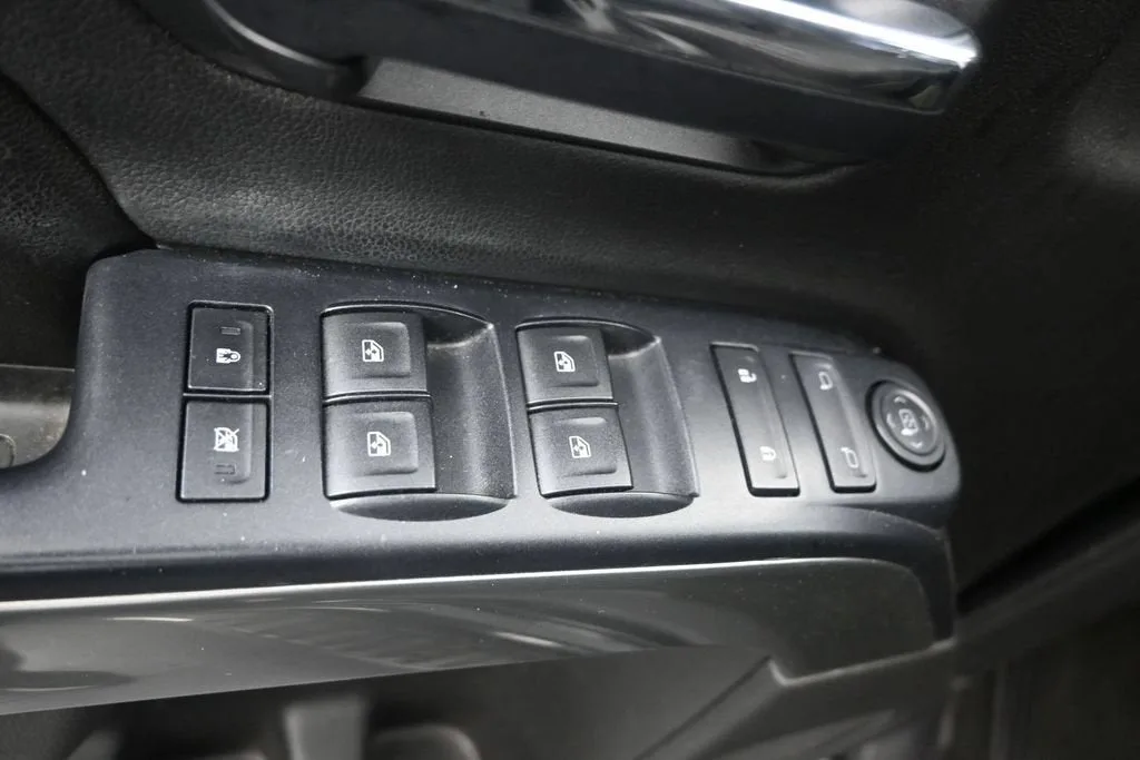 2017 Chevrolet Silverado 1500 LT photo 11