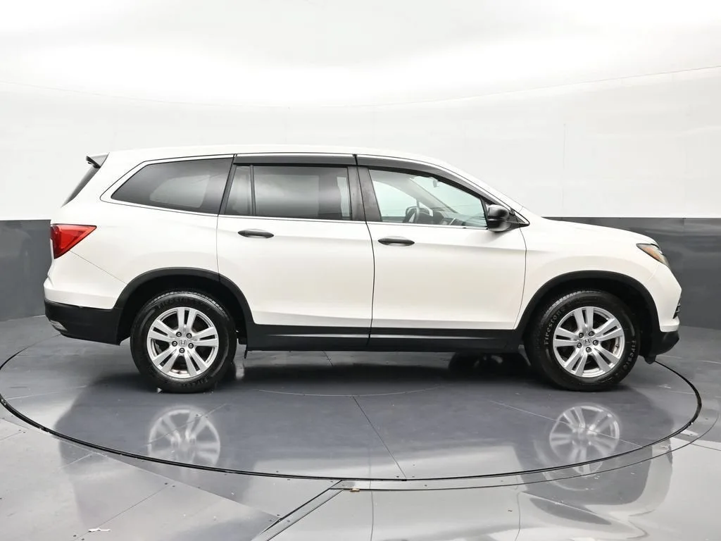 2016 Honda Pilot LX photo 6