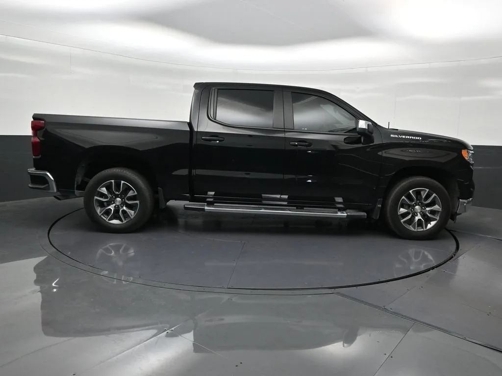 2024 Chevrolet Silverado 1500 LT photo 7