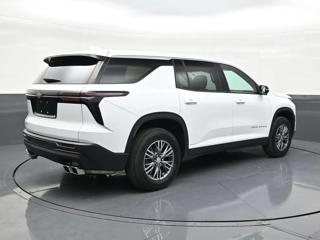 2025 Chevrolet Traverse LT photo 5