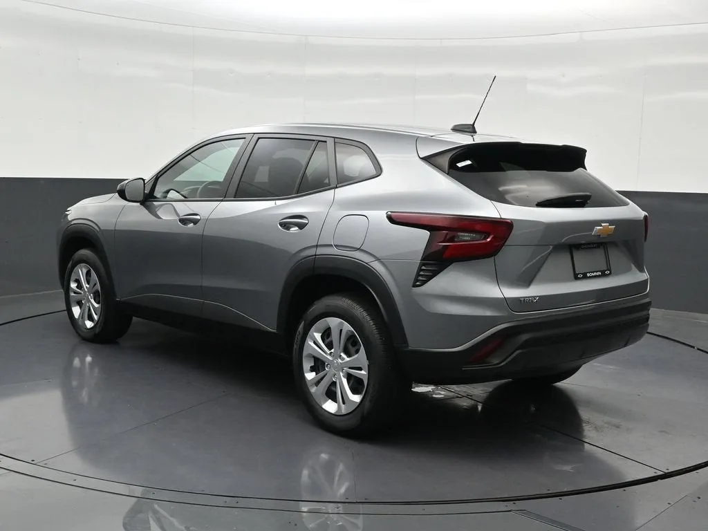 2024 Chevrolet Trax LS photo 3