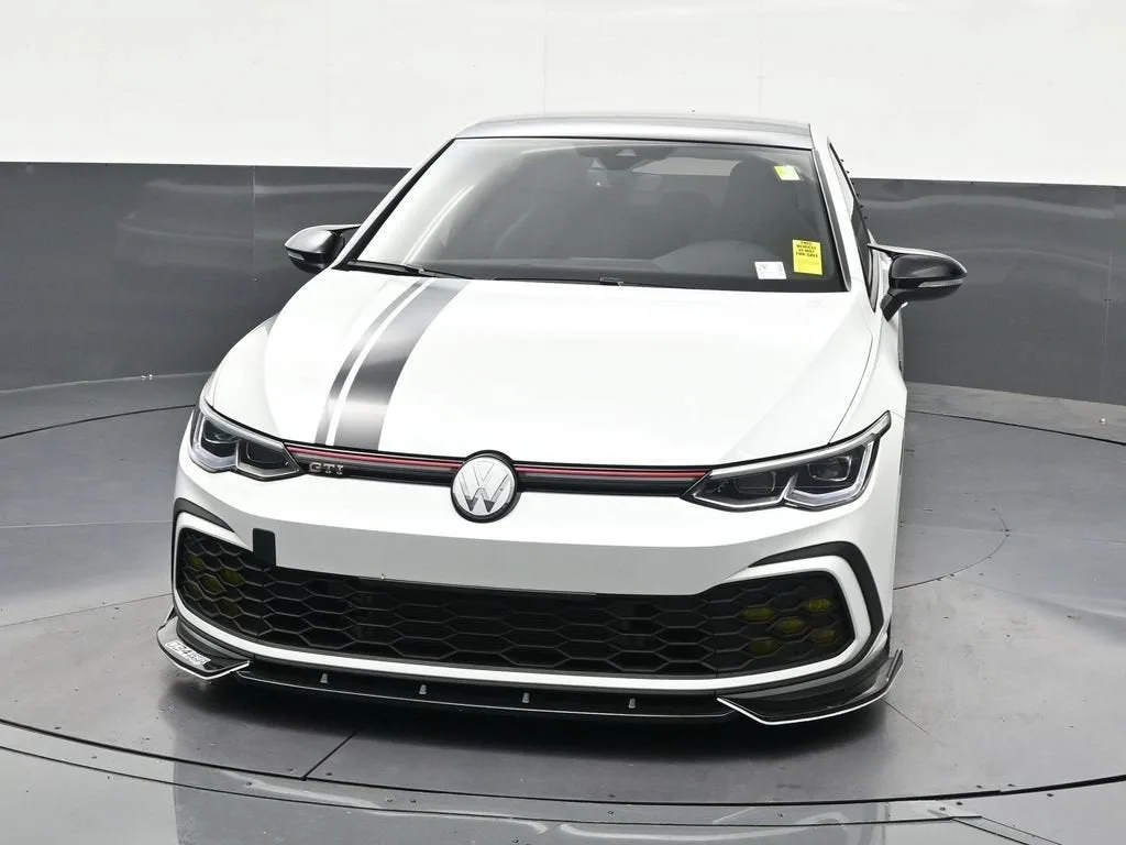 2024 Volkswagen Golf GTI 2.0T SE photo 8