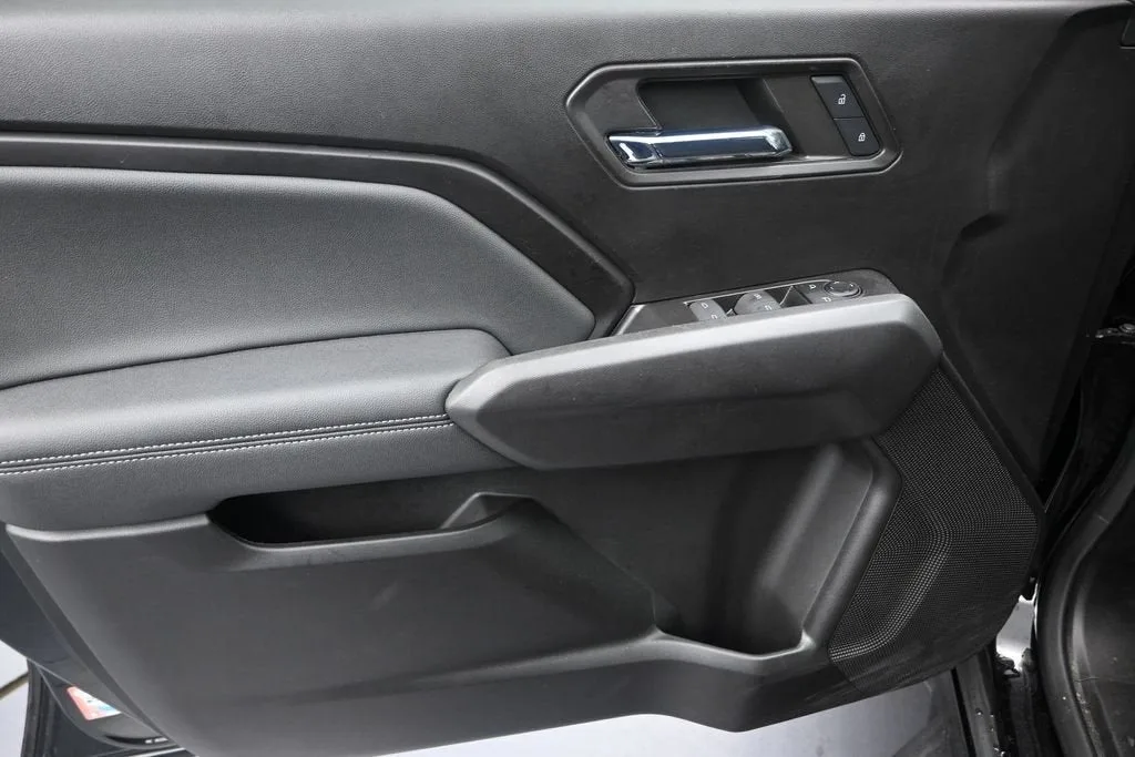 2024 Chevrolet Colorado LT photo 11