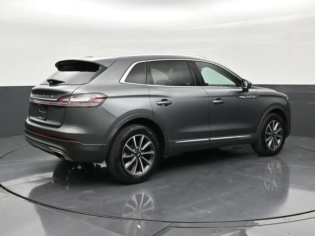 2022 Lincoln Nautilus Standard photo 5