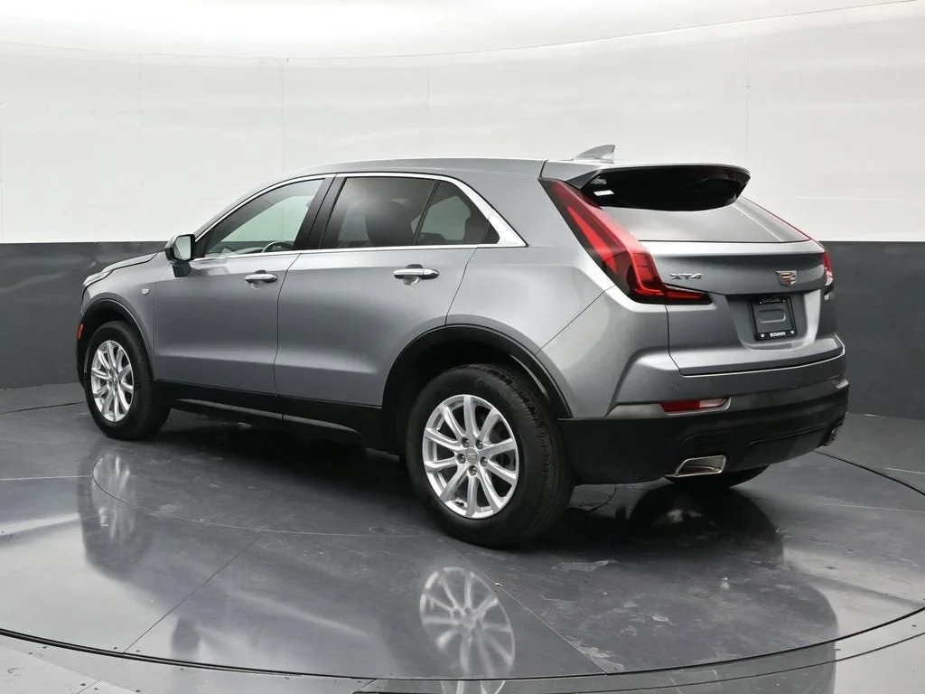 2023 Cadillac XT4 Luxury photo 3