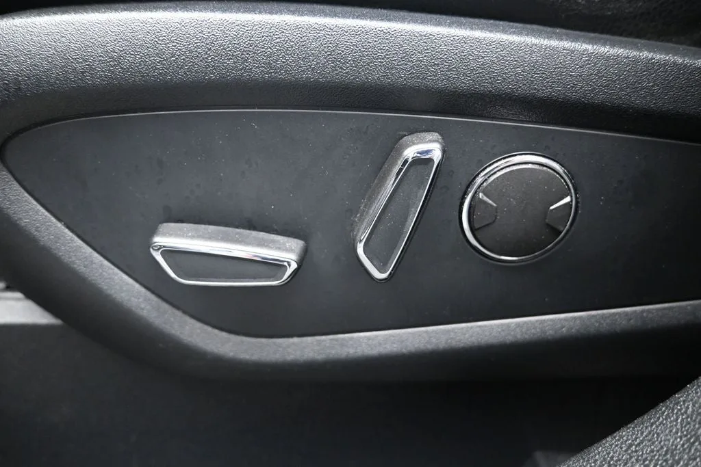 2021 Lincoln Nautilus Standard photo 11