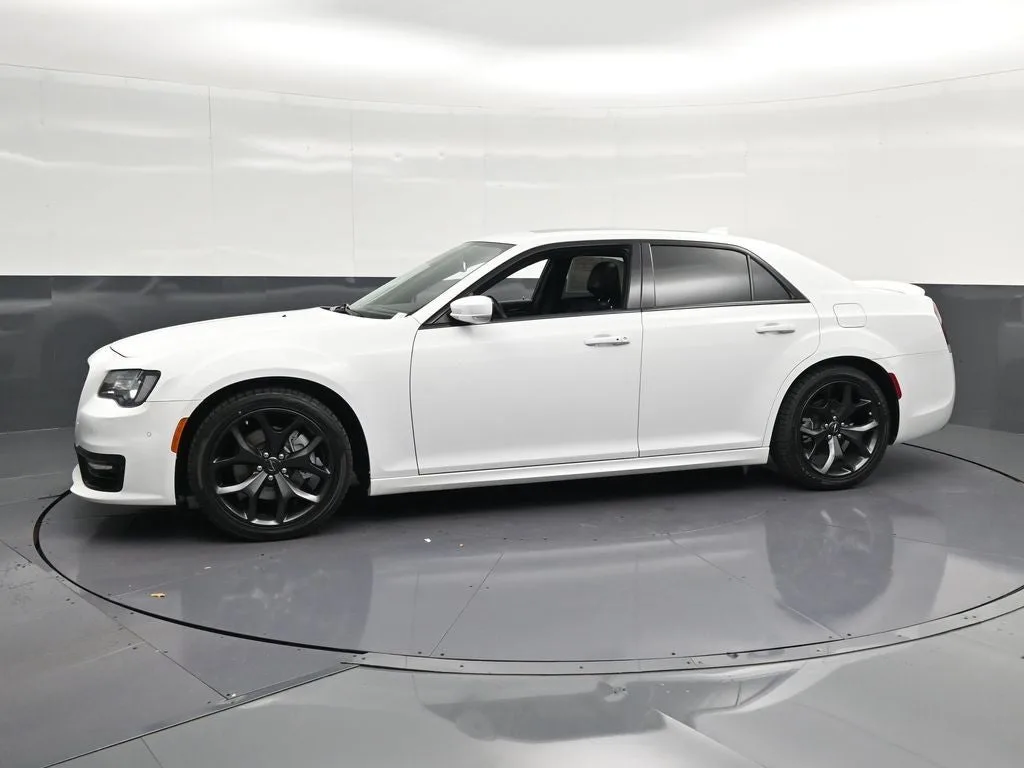 2023 Chrysler 300 S photo 7