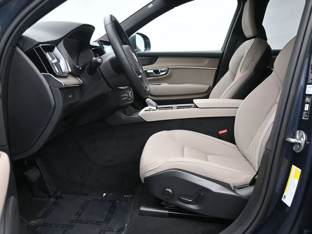 2026 Volvo XC90 Plus photo 12