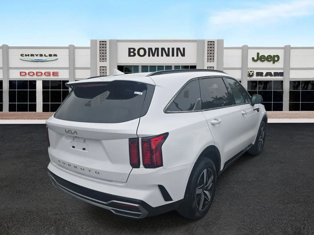 2022 Kia Sorento S photo 3