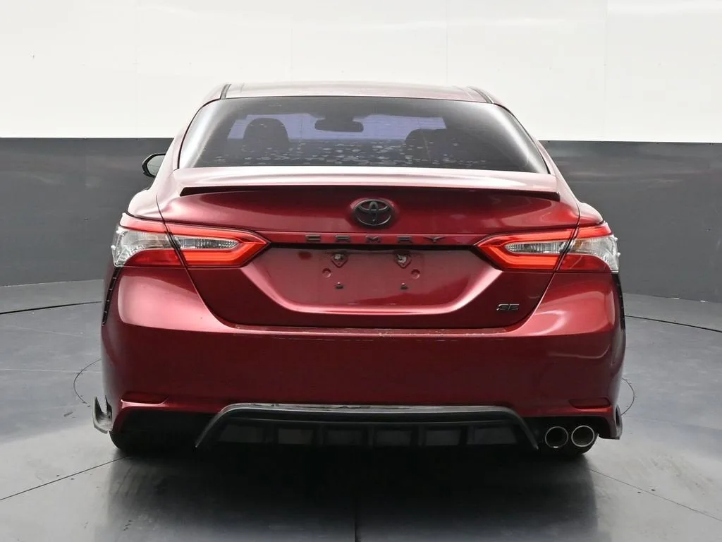 2018 Toyota Camry SE photo 4