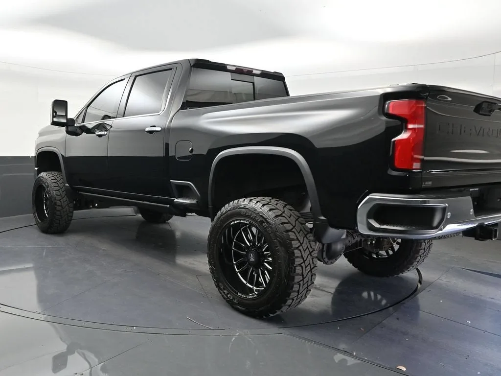 2024 Chevrolet Silverado 2500 HD LTZ photo 3