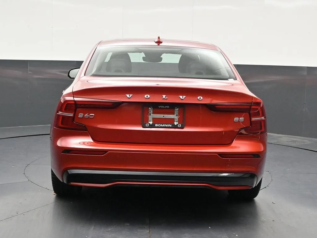 2023 Volvo S60 B5 Core Dark Theme photo 5
