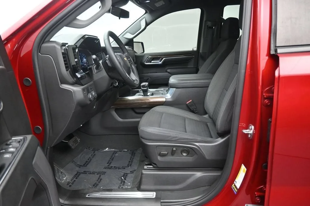 2024 Chevrolet Silverado 1500 LT photo 11