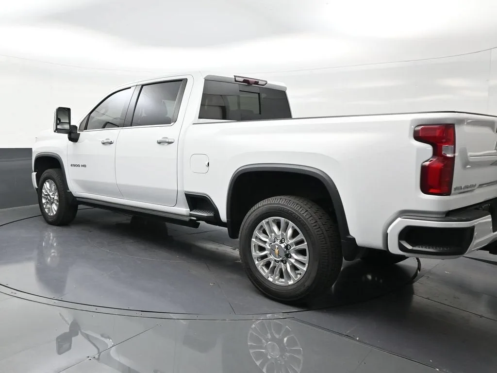 2023 Chevrolet Silverado 2500 HD High Country photo 3
