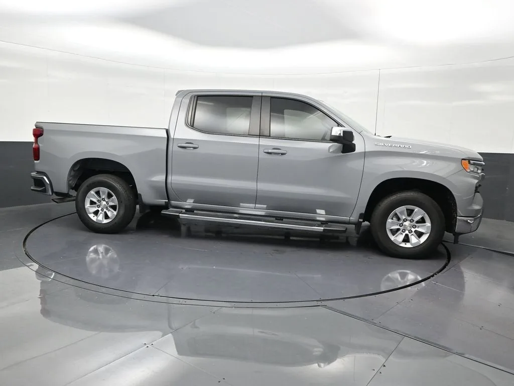 2024 Chevrolet Silverado 1500 LT photo 7